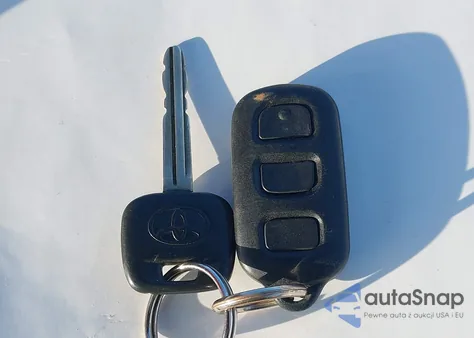 2005 Toyota Camry Le z USA, uszkodzony, nr VIN 4T1BE32K85U956199